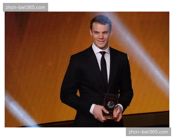 诺伊尔训练中轻伤，但拜仁官方确认其可出战对阵皇马的比赛